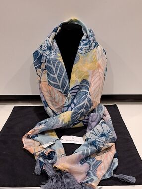NIB Vera Bradley Soft Fringe Scarf "Palm Floral"